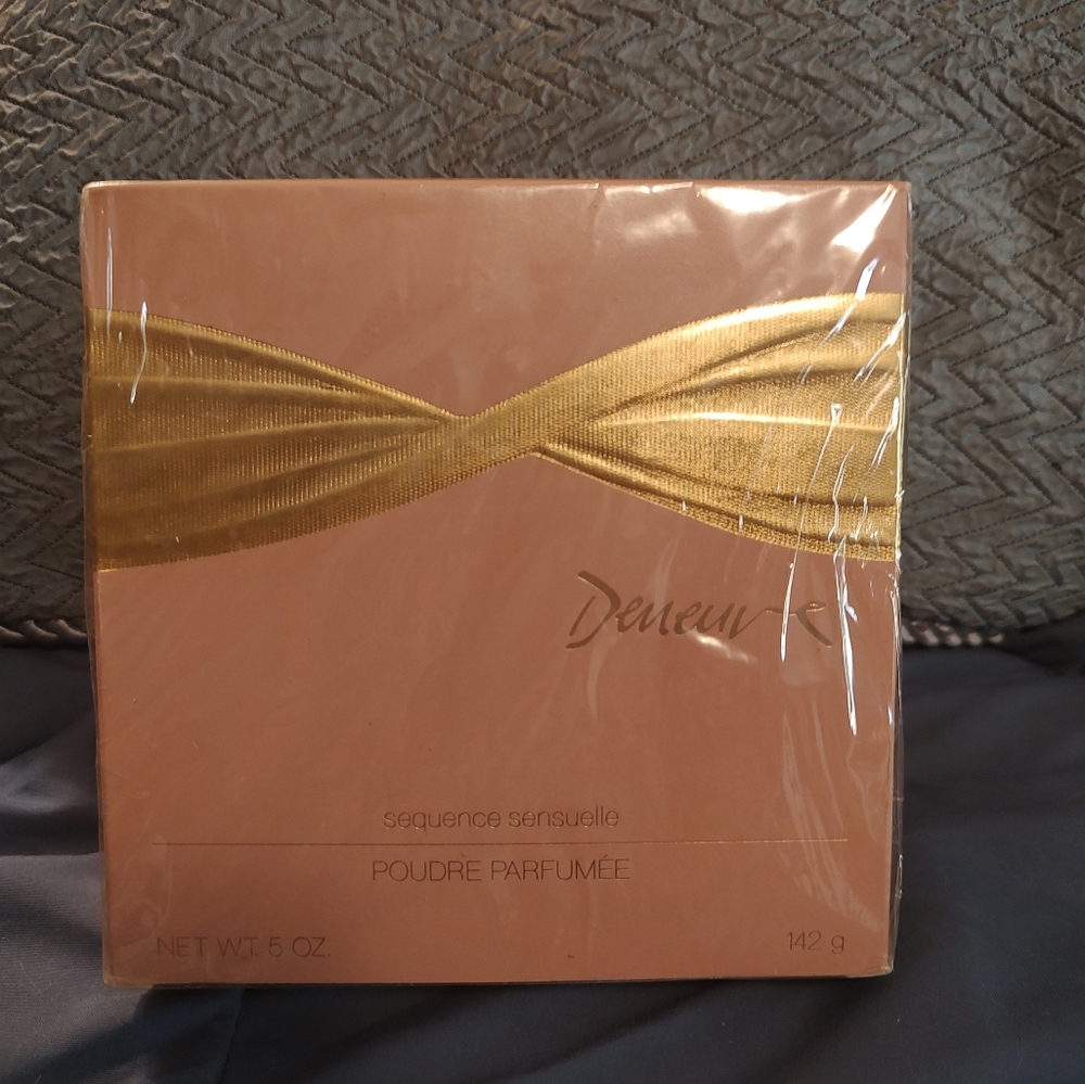 Vintage Deneuve Dusting  Powder